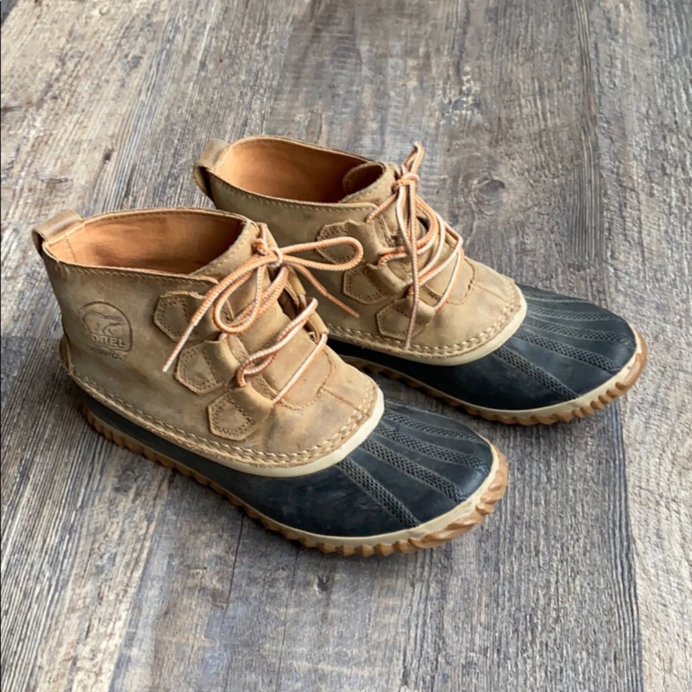 Sorel our and about booties size 7